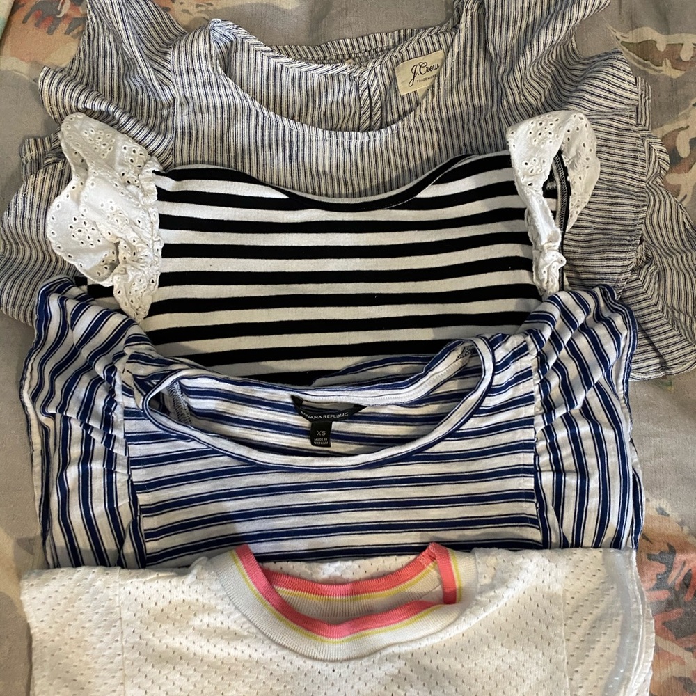 Bundle of 4 flutter/ ruffle sleeve tee shirts !